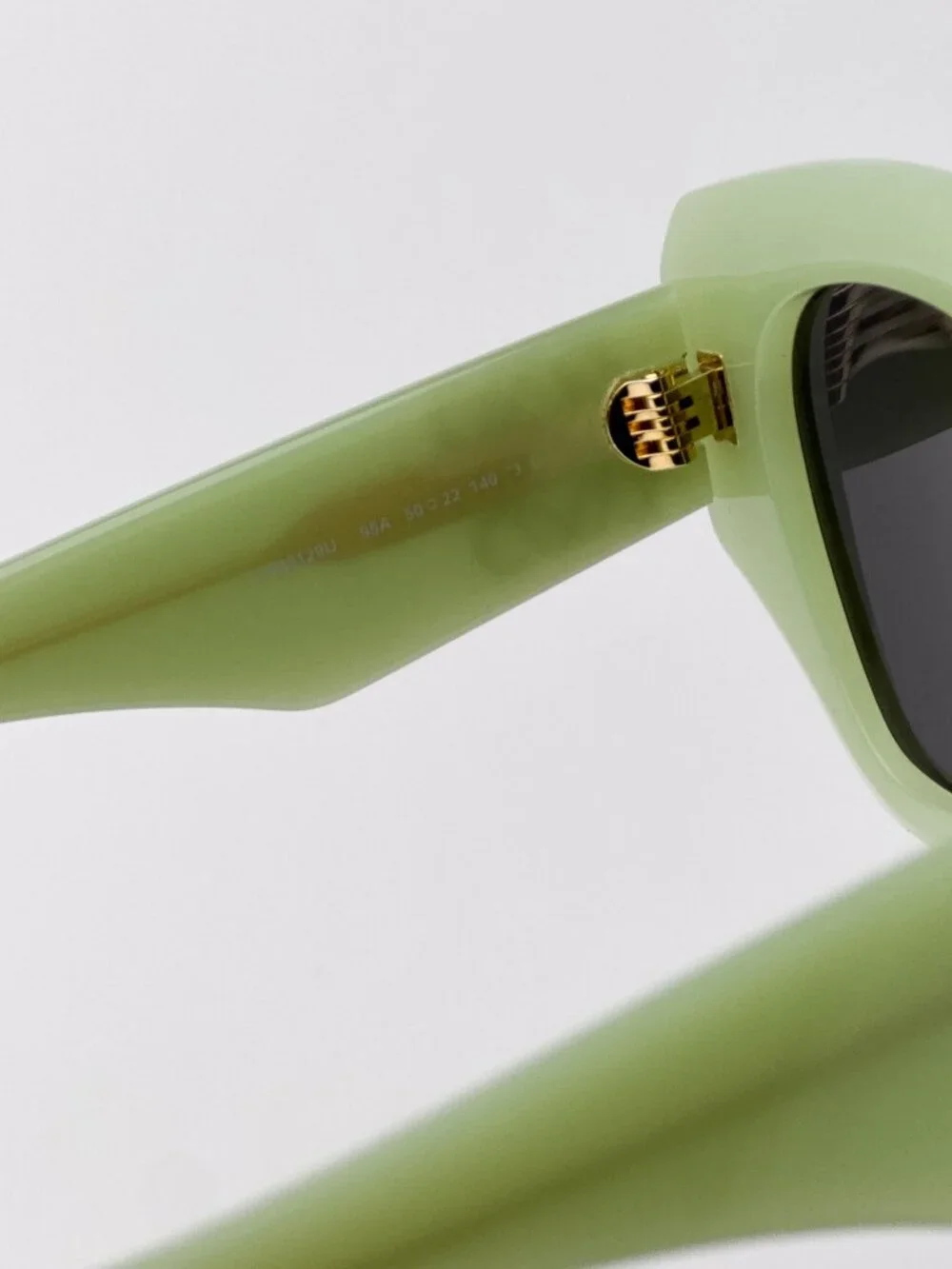 LOEWE LW40129U 95A LIGHT GREEN SQUARE SUNGLASSES